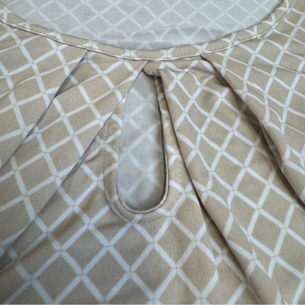 New York & Company Beige Geometric Keyhole Sleeveless Tank - Picture 4 of 12